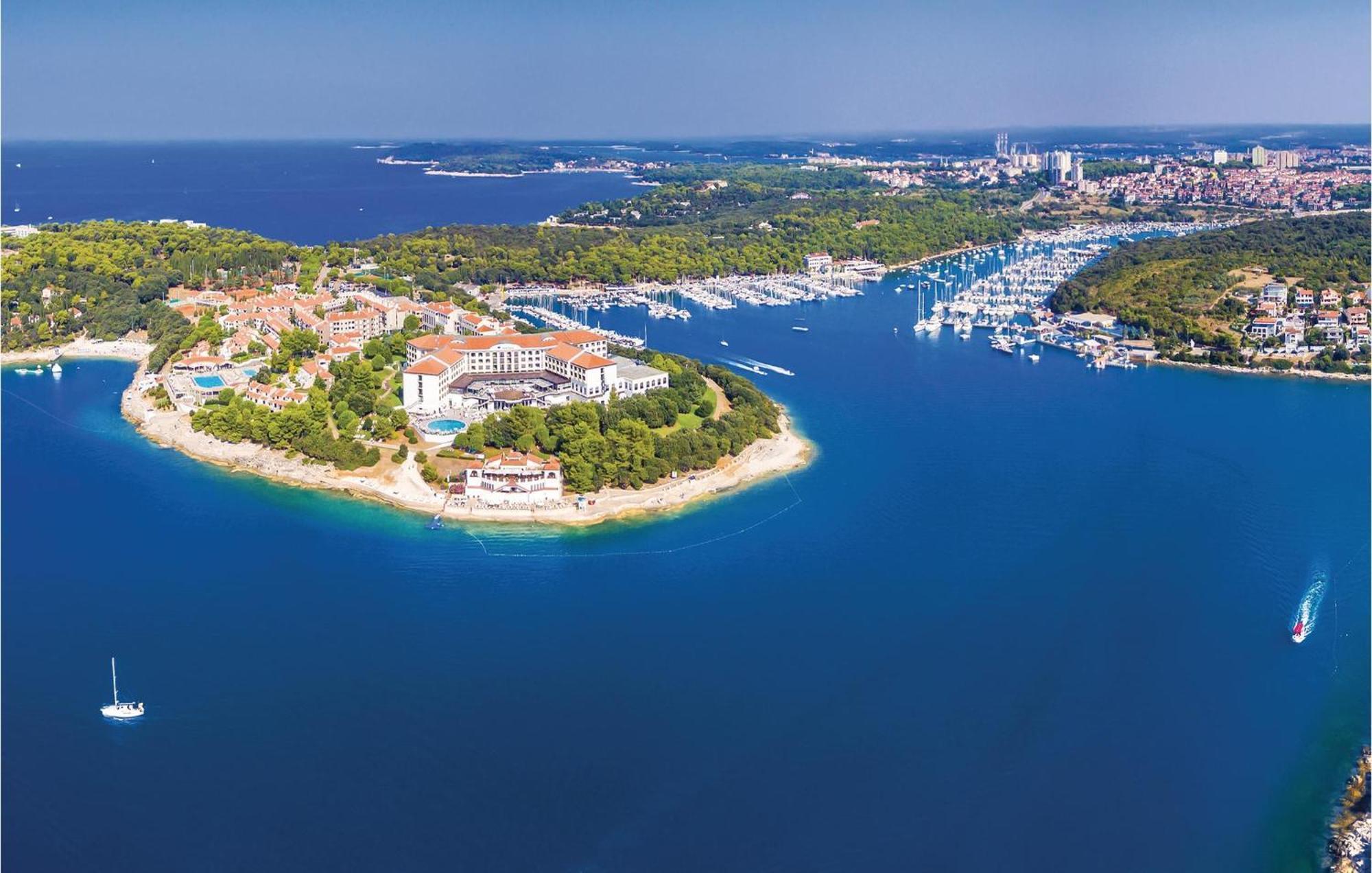 Nice Studio In Pula With Kitchen Экстерьер фото